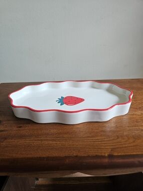 🍓 Ceramic Tray with Red Rim and Strawberry